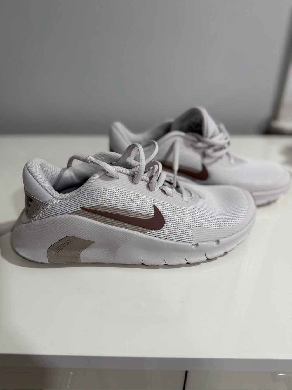 Nike Women Flex Train white sneakers